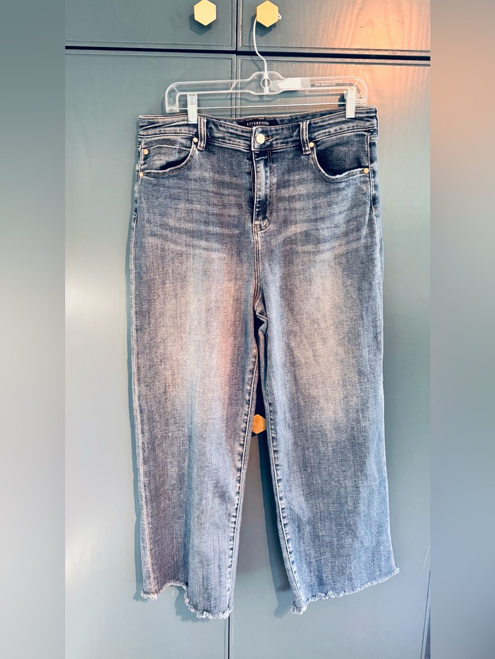 Liverpool Los Angeles High-Rise Cropped Wide-Leg Jeans with Rough Hem